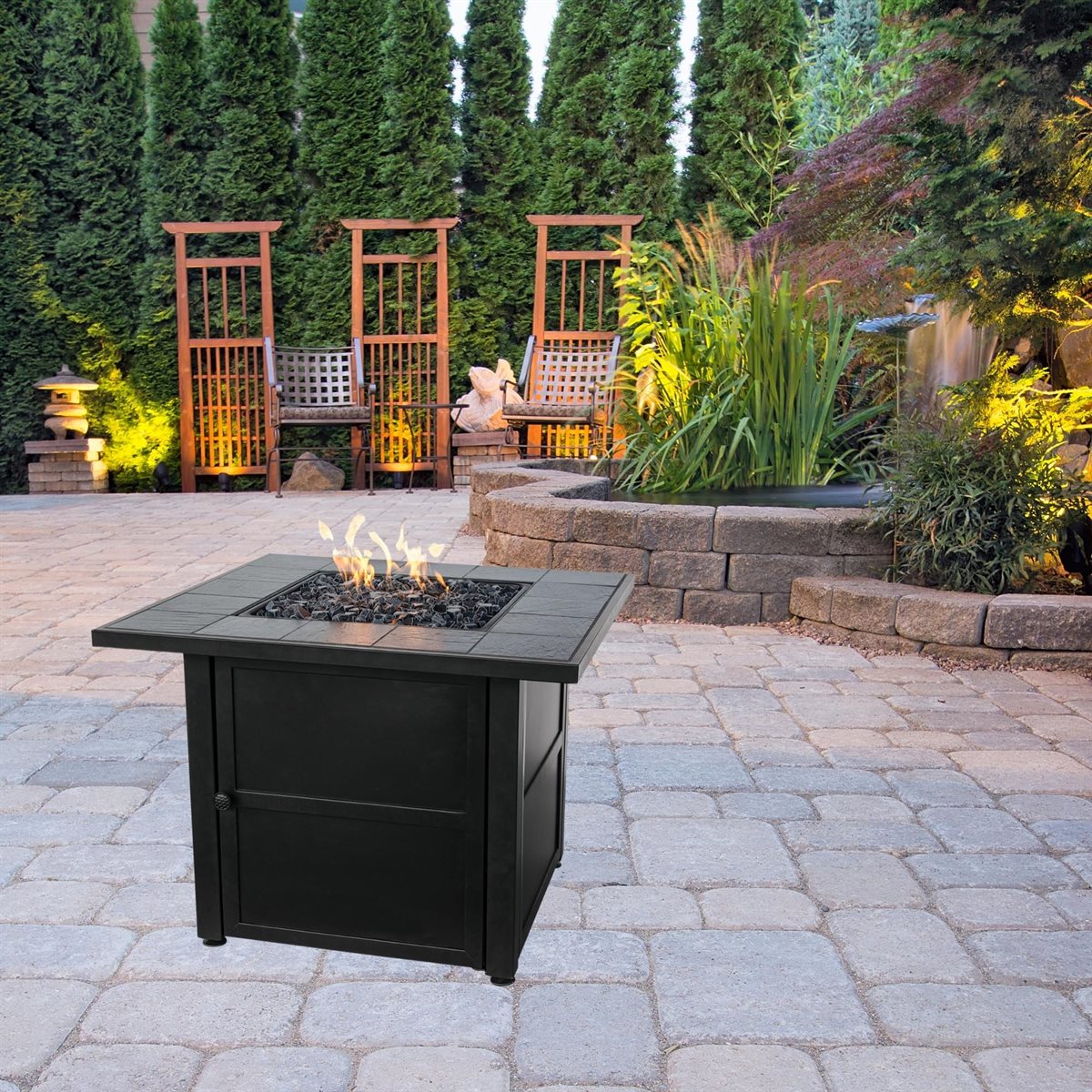 Foyer extérieur au propane avec manteau en ardoise